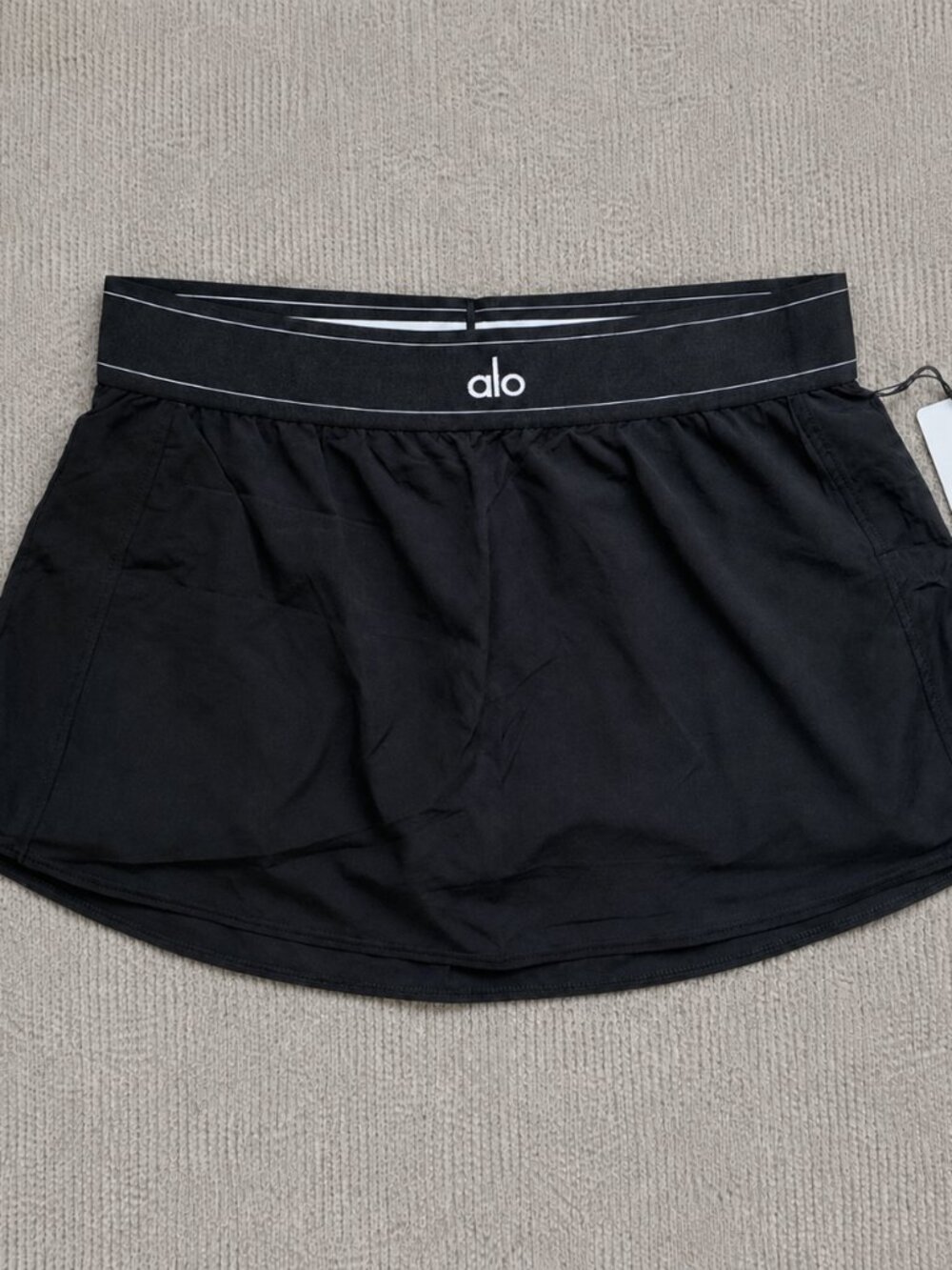 Alo Yoga Women's Black Skirt